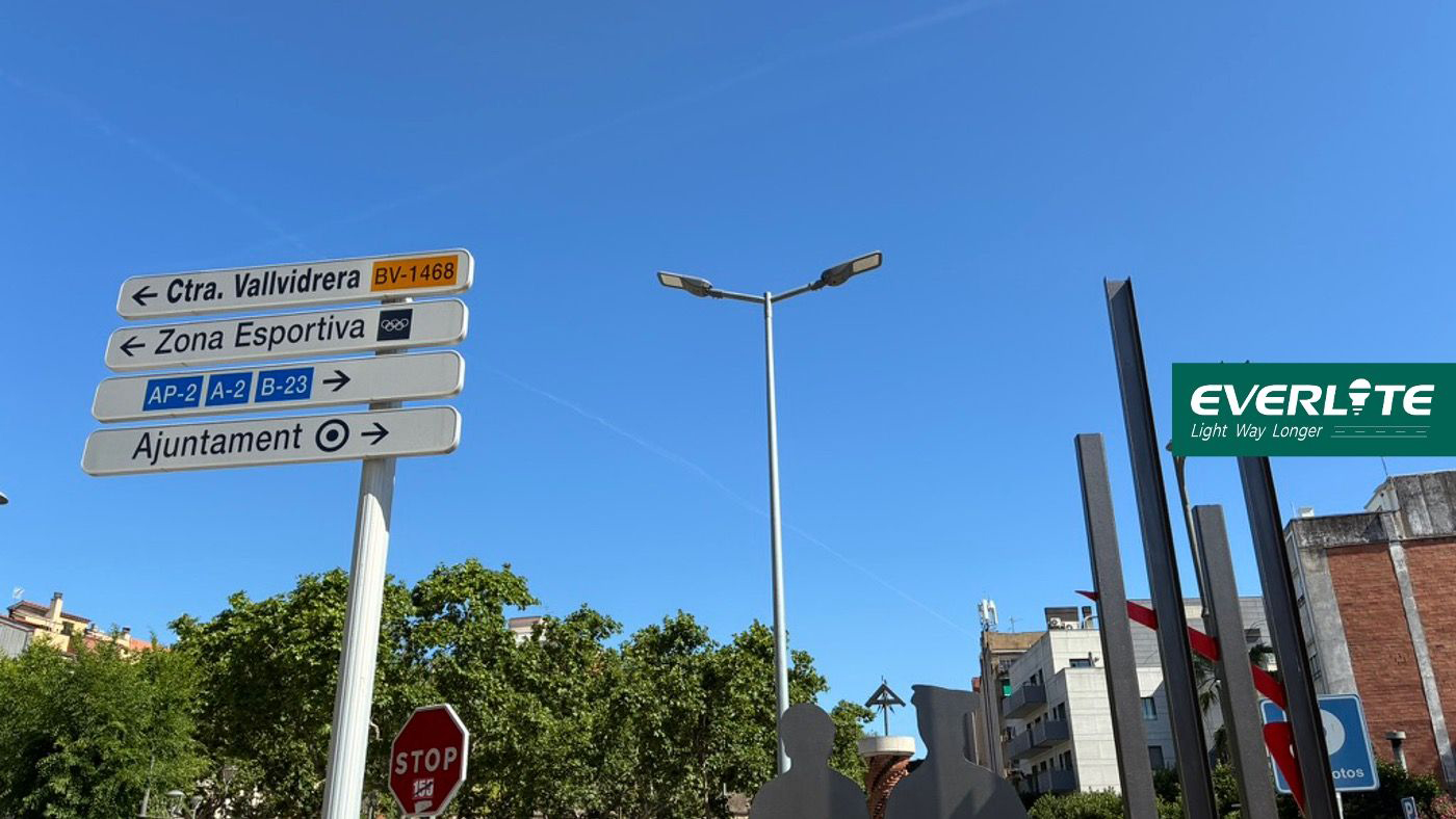 T-type versus Y-type beugels voor verlichtingsmasten met dubbele lamp